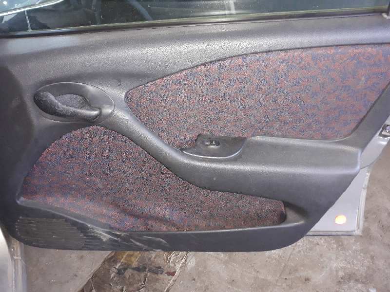 GUARNECIDO PUERTA DELANTERA DERECHA