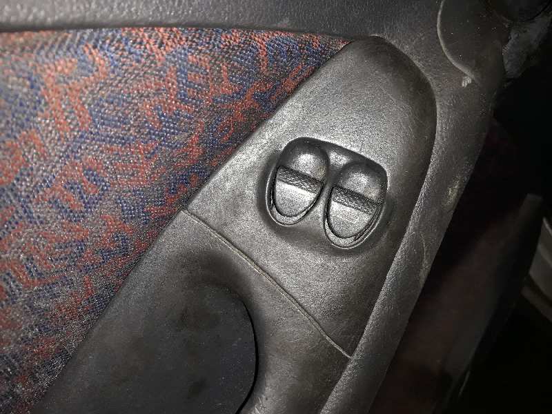 MANDO ELEVALUNAS DELANTERO IZQUIERDO 