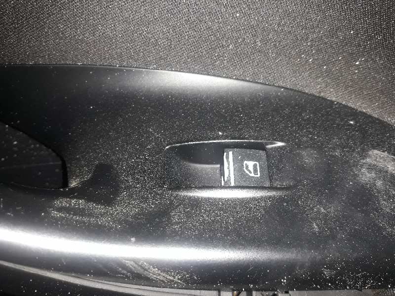 MANDO ELEVALUNAS DELANTERO DERECHO