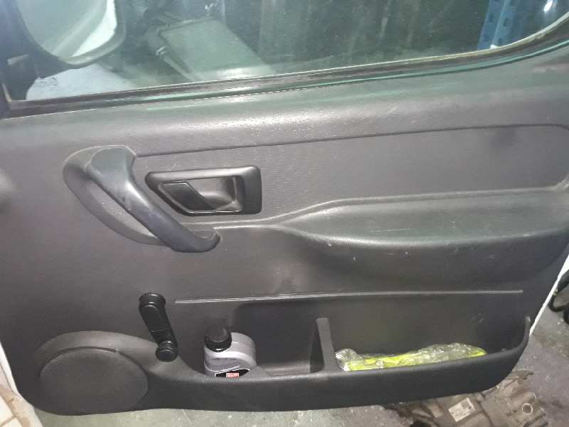 GUARNECIDO PUERTA DELANTERA DERECHA