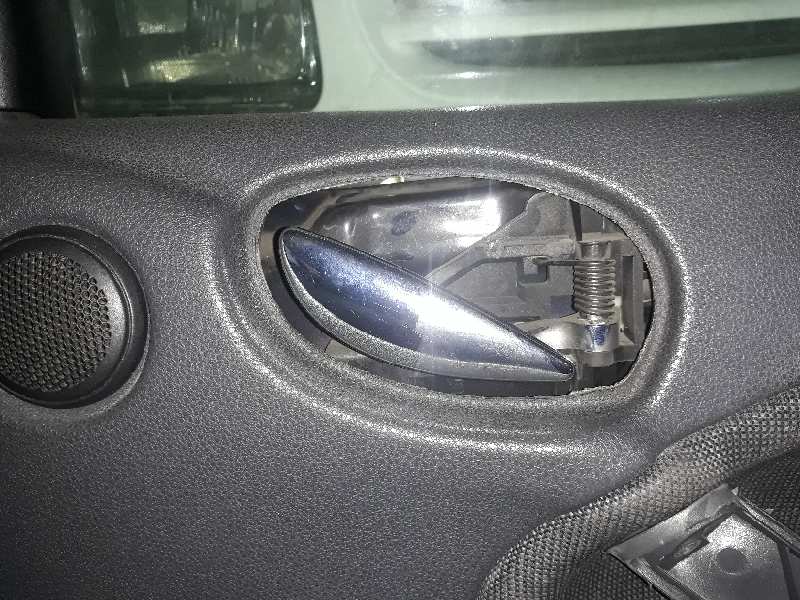 MANETA INTERIOR DELANTERA DERECHA