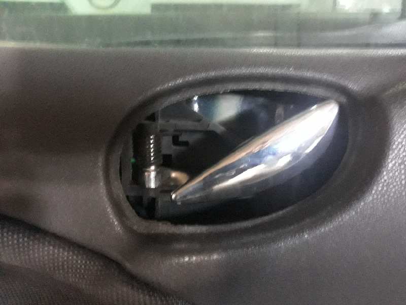 MANETA INTERIOR DELANTERA IZQUIERDA