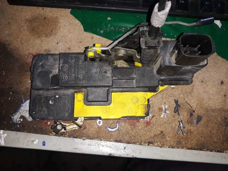 CERRADURA PUERTA TRASERA DERECHA 