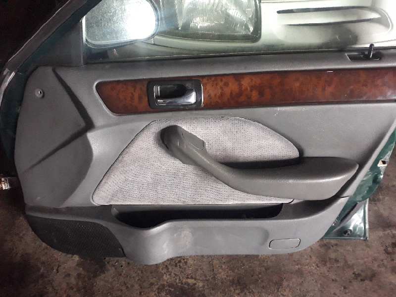 GUARNECIDO PUERTA DELANTERA DERECHA