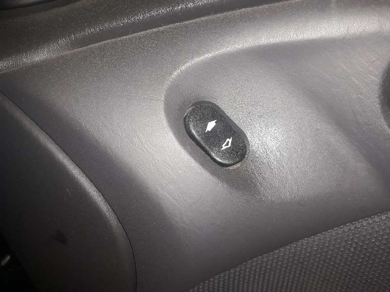 MANDO ELEVALUNAS DELANTERO DERECHO