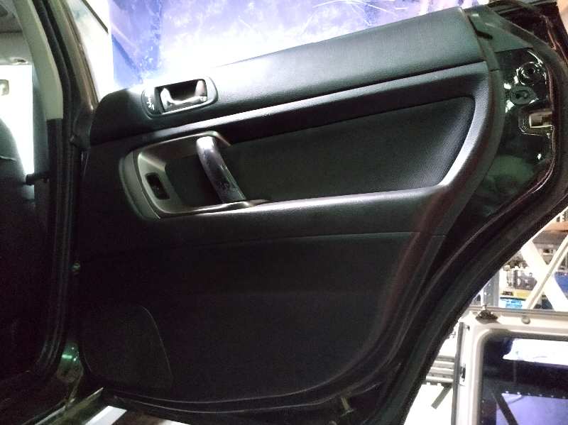 GUARNECIDO PUERTA TRASERA DERECHA