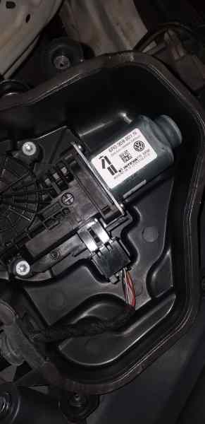 ELEVALUNAS DELANTERO IZQUIERDO