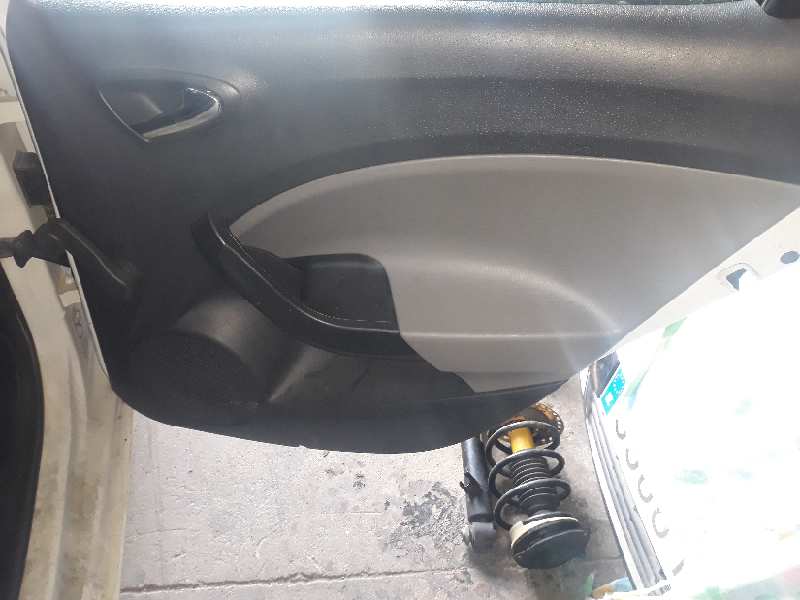 GUARNECIDO PUERTA TRASERA DERECHA