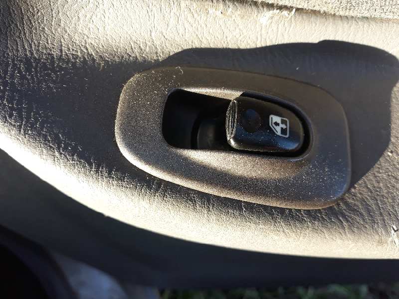 ELEVALUNAS TRASERO DERECHO