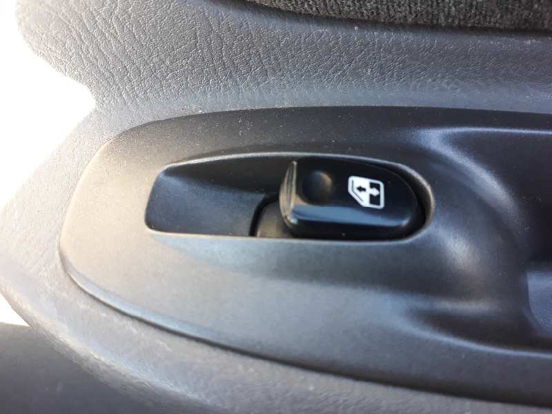 MANDO ELEVALUNAS DELANTERO DERECHO