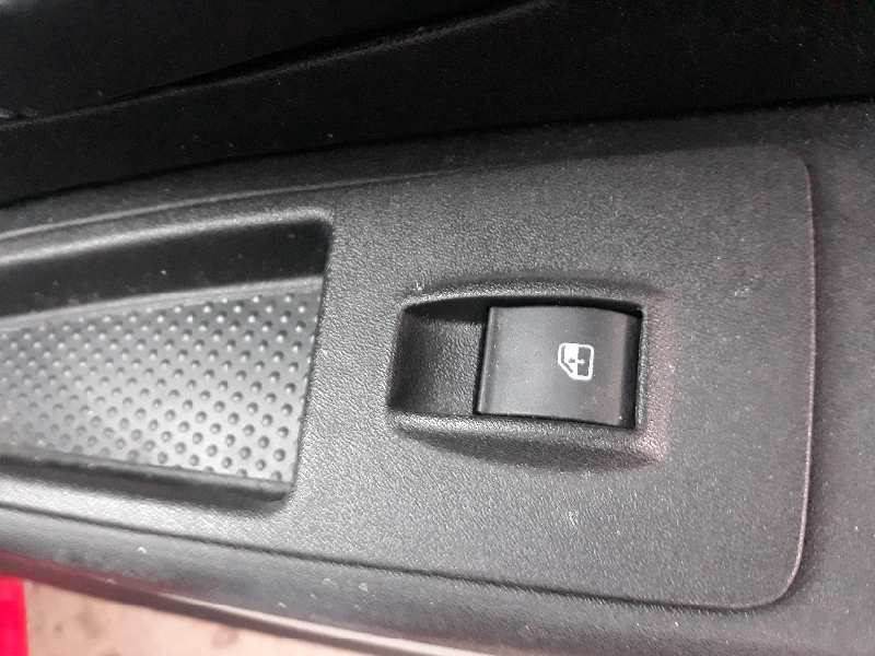 ELEVALUNAS DELANTERO DERECHO