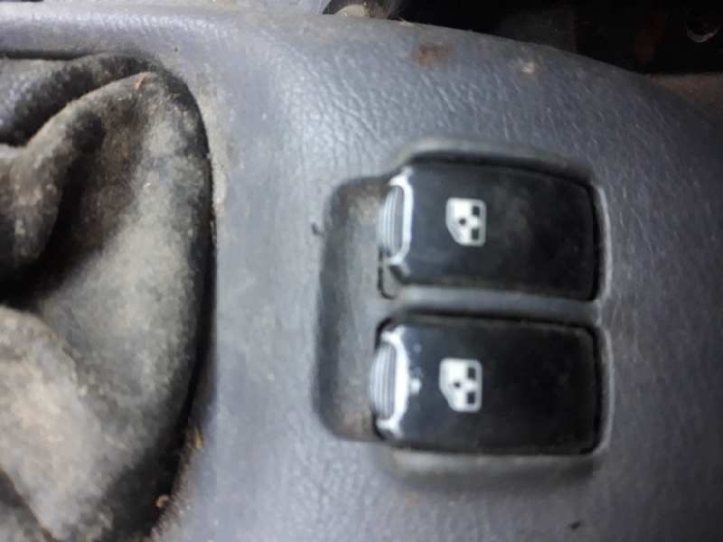 ELEVALUNAS DELANTERO DERECHO