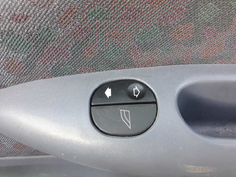 MANDO ELEVALUNAS DELANTERO DERECHO