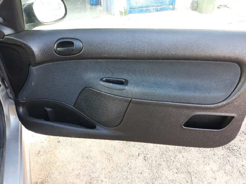 GUARNECIDO PUERTA DELANTERA DERECHA