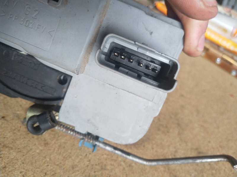 CERRADURA PUERTA DELANTERA IZQUIERDA 