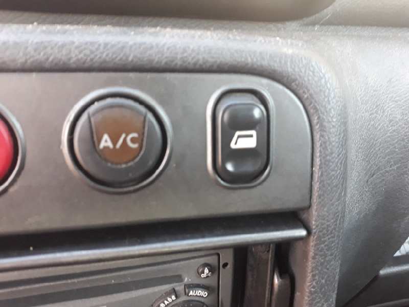 MANDO ELEVALUNAS DELANTERO DERECHO