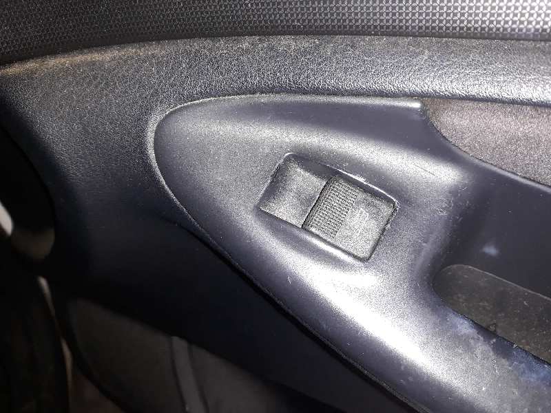 MANDO ELEVALUNAS DELANTERO DERECHO