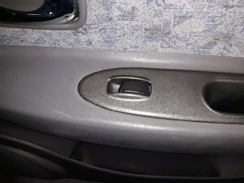 ELEVALUNAS DELANTERO DERECHO