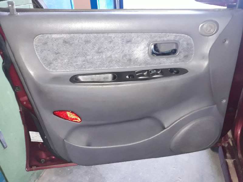 GUARNECIDO PUERTA DELANTERA IZQUIERDA