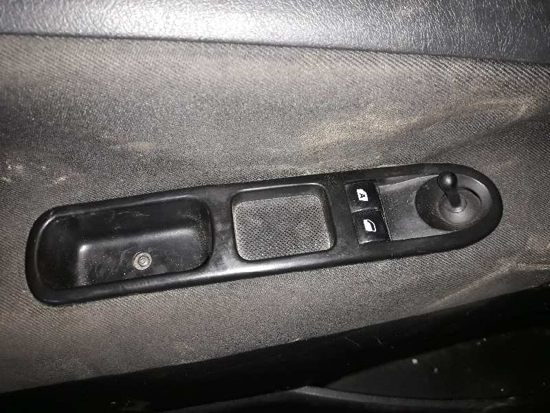 ELEVALUNAS DELANTERO IZQUIERDO