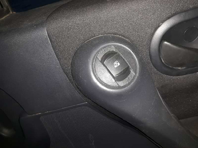 ELEVALUNAS DELANTERO DERECHO