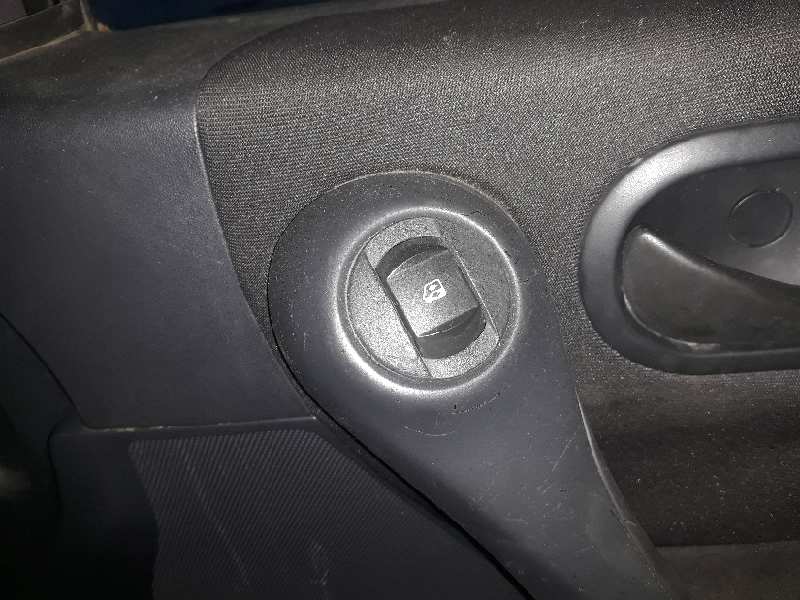 MANDO ELEVALUNAS DELANTERO DERECHO