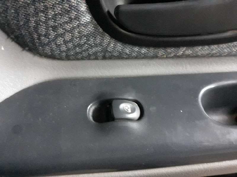 ELEVALUNAS DELANTERO DERECHO