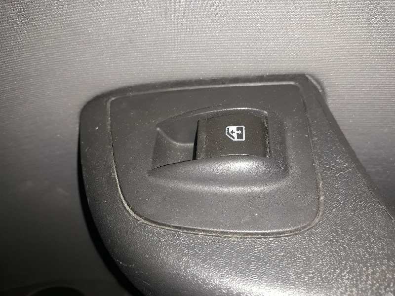 ELEVALUNAS DELANTERO DERECHO