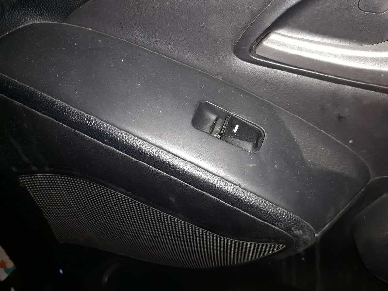 ELEVALUNAS DELANTERO DERECHO