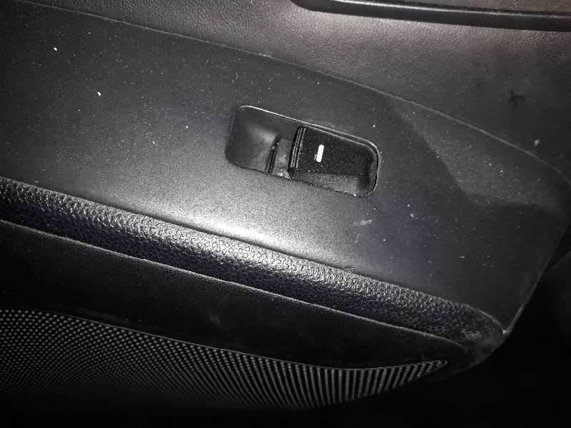 MANDO ELEVALUNAS DELANTERO DERECHO