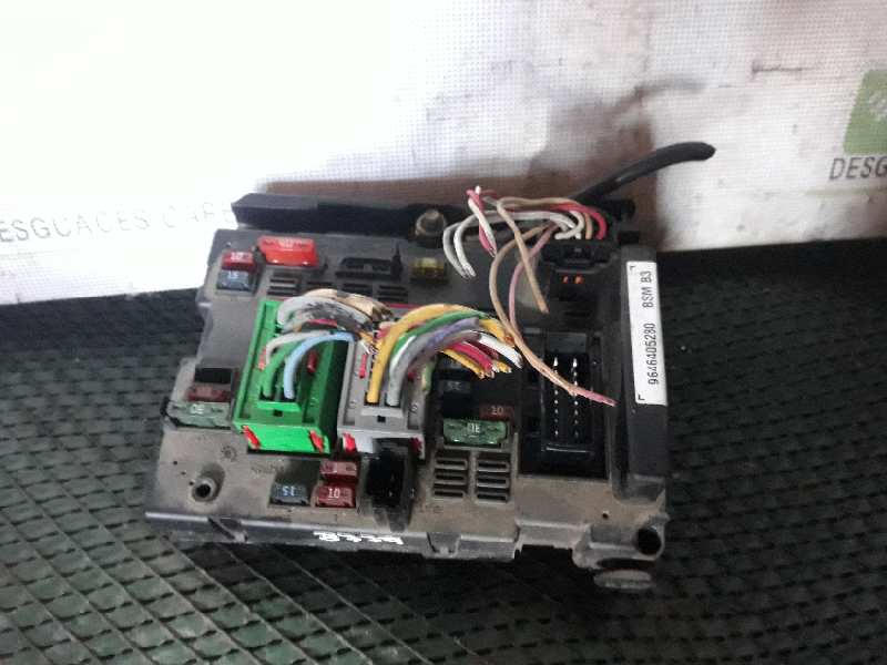 CAJA RELES / FUSIBLES