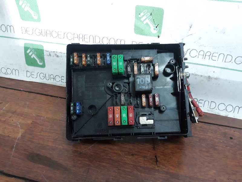 CAJA RELES / FUSIBLES