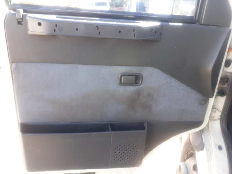 GUARNECIDO PUERTA DELANTERA IZQUIERDA