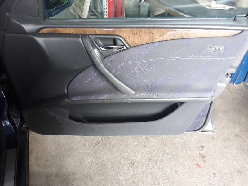 ELEVALUNAS DELANTERO DERECHO