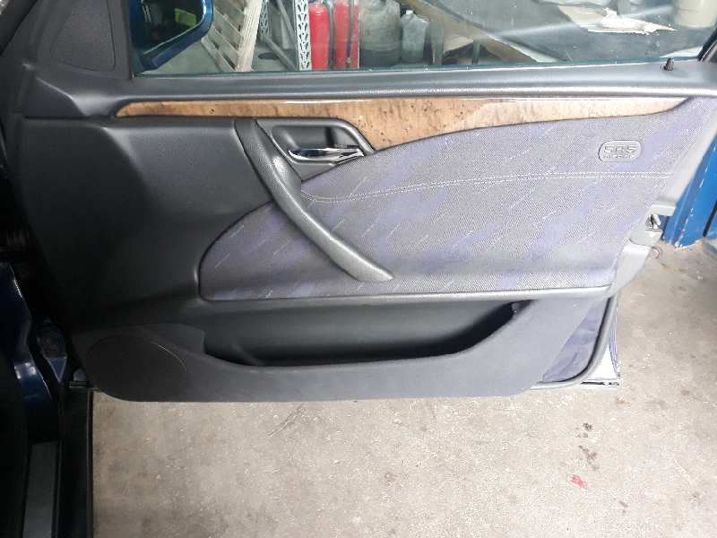 GUARNECIDO PUERTA DELANTERA DERECHA