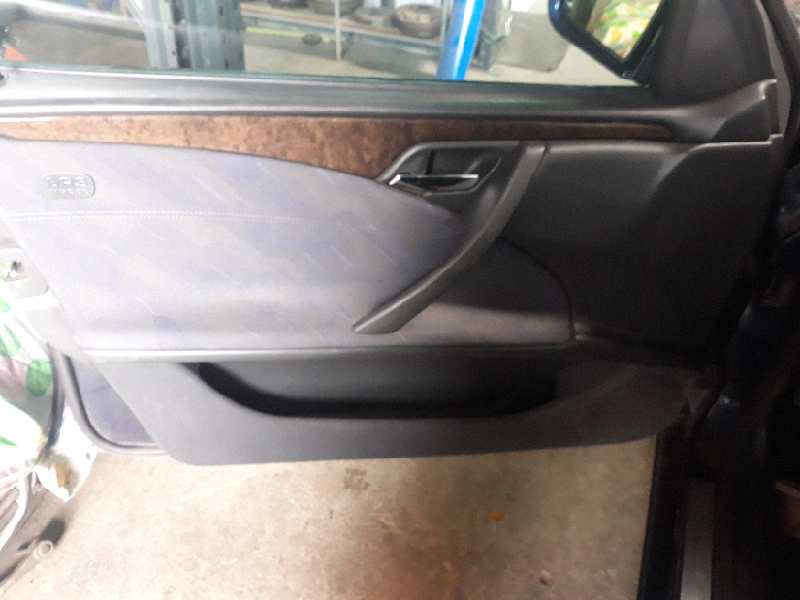 GUARNECIDO PUERTA DELANTERA IZQUIERDA