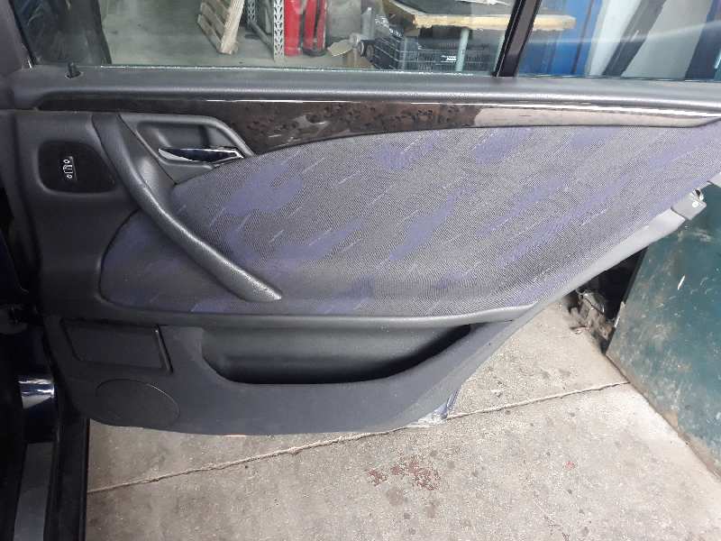 GUARNECIDO PUERTA TRASERA DERECHA