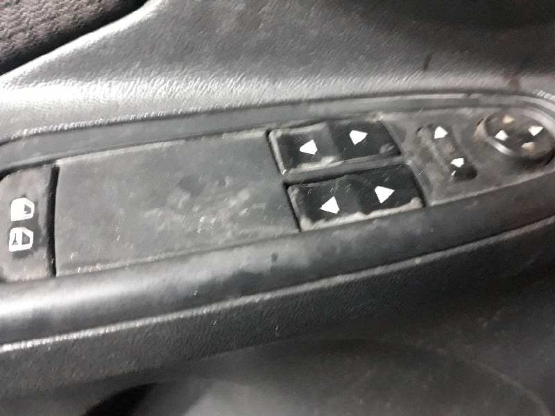 MANDO ELEVALUNAS DELANTERO IZQUIERDO 