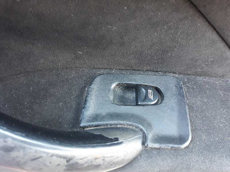 ELEVALUNAS DELANTERO DERECHO