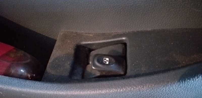 ELEVALUNAS DELANTERO DERECHO