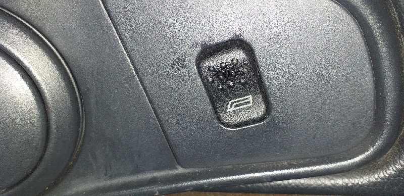 ELEVALUNAS DELANTERO DERECHO