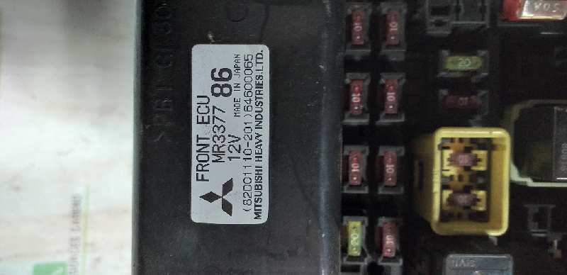 CAJA RELES / FUSIBLES