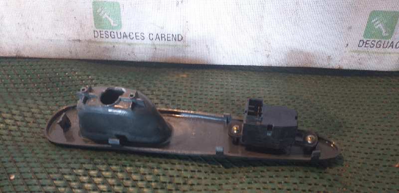 MANDO ELEVALUNAS DELANTERO DERECHO