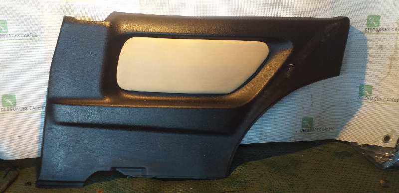 GUARNECIDO PUERTA TRASERA DERECHA