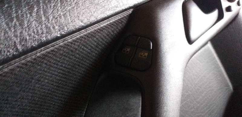 ELEVALUNAS DELANTERO IZQUIERDO