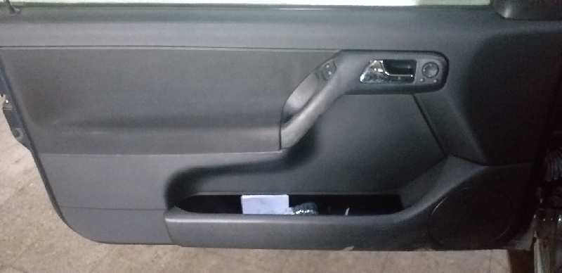 GUARNECIDO PUERTA DELANTERA IZQUIERDA