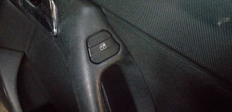 MANDO ELEVALUNAS DELANTERO DERECHO