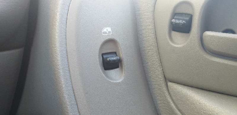 MANDO ELEVALUNAS DELANTERO DERECHO