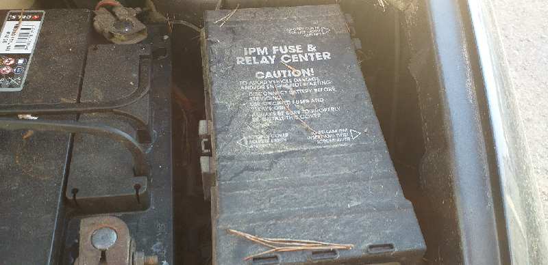 CAJA RELES / FUSIBLES