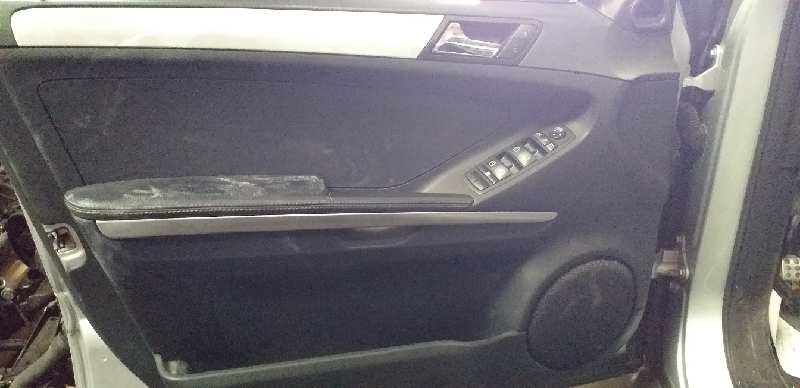 GUARNECIDO PUERTA DELANTERA IZQUIERDA